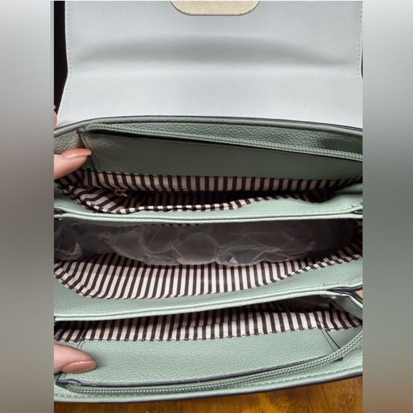 NWT Elegant Lt Green and White Spacious Handbag - Includes Crossbody Strap - Picture 7 of 15